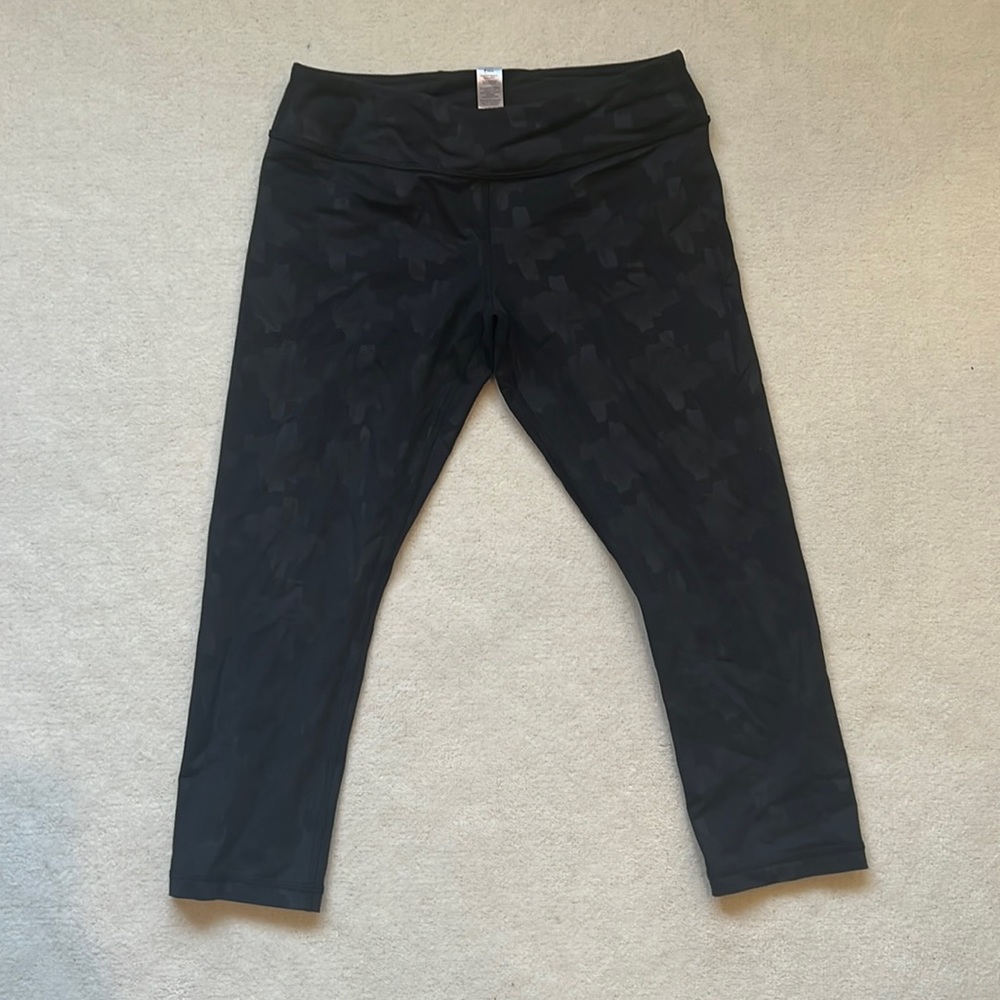 Ivivva black cropped leggings